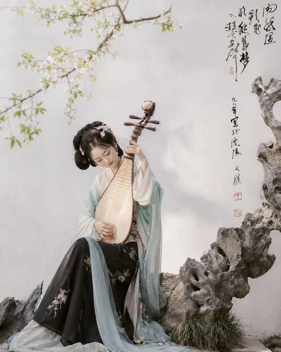 Hanfu Pipa Garden Portrait — GPT Image 2 AI image prompt